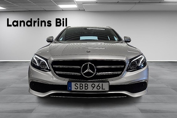 Mercedes-Benz E220 2 of 18