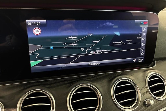 Mercedes-Benz E220 11 of 18