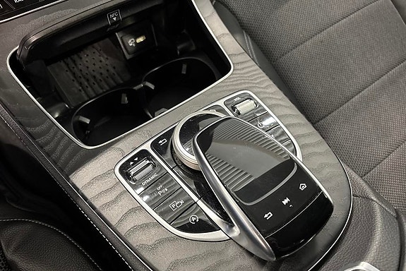 Mercedes-Benz E220 12 of 18