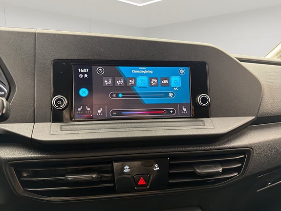 Volkswagen Caddy Maxi 22 of 30