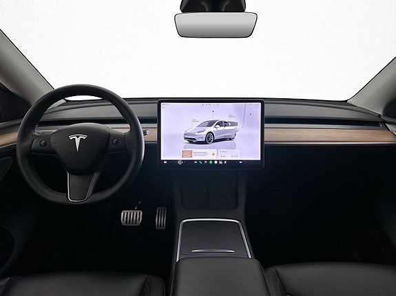 Tesla Model Y 13 of 30