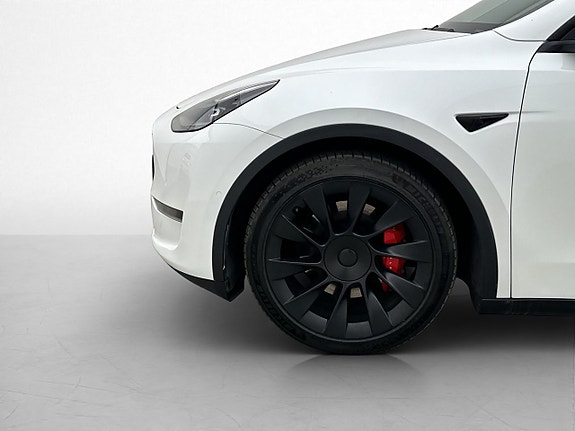 Tesla Model Y 29 of 30