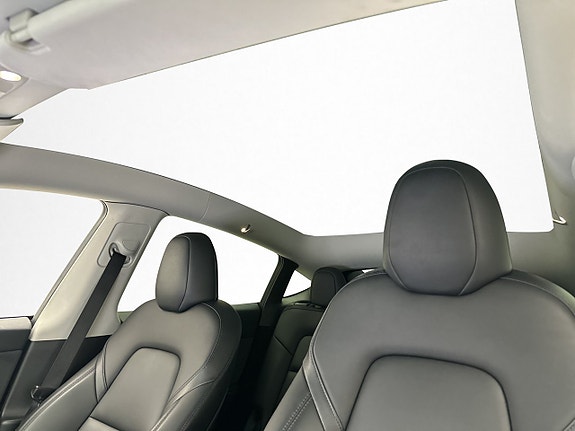 Tesla Model Y 12 of 30