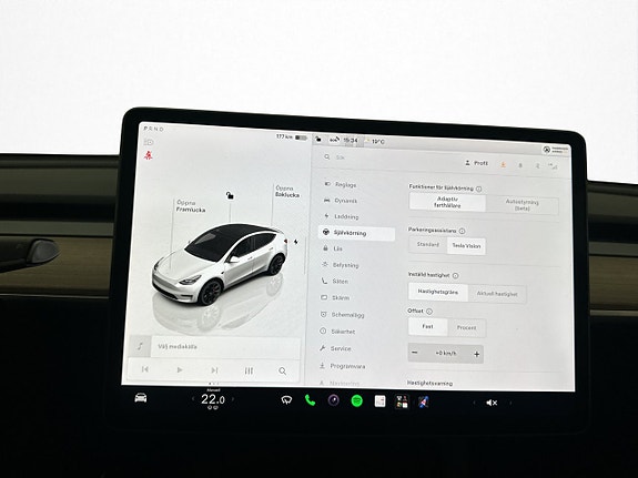 Tesla Model Y 22 of 30