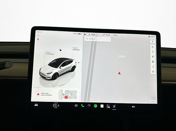 Tesla Model Y 18 of 30