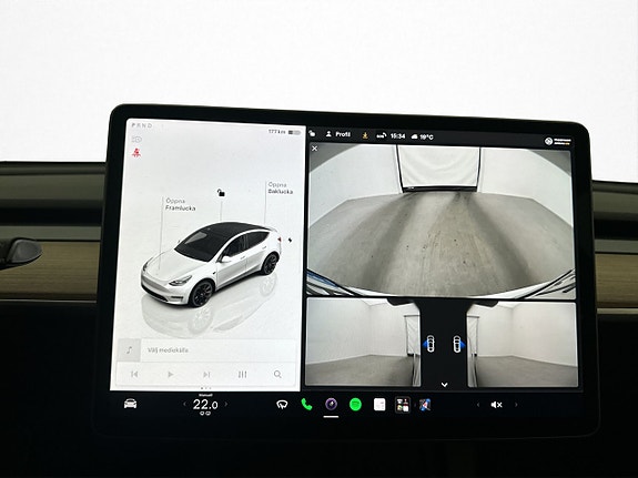 Tesla Model Y 17 of 30