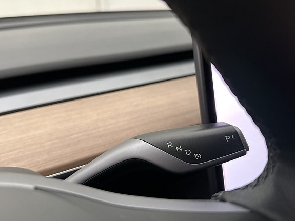 Tesla Model Y 28 of 30