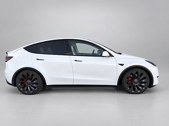 Tesla Model Y 2 of 10
