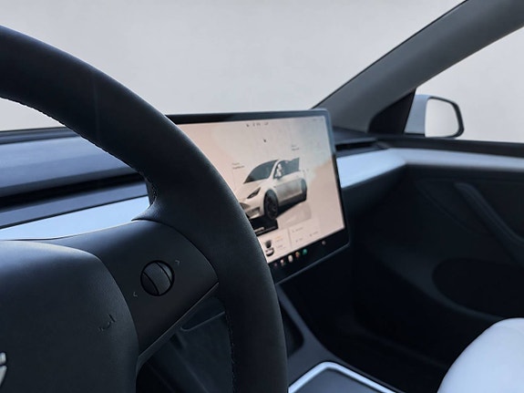 Tesla Model Y 10 of 10
