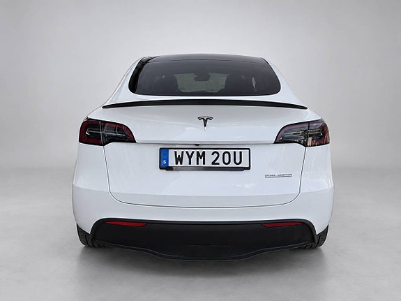Tesla Model Y 4 of 10