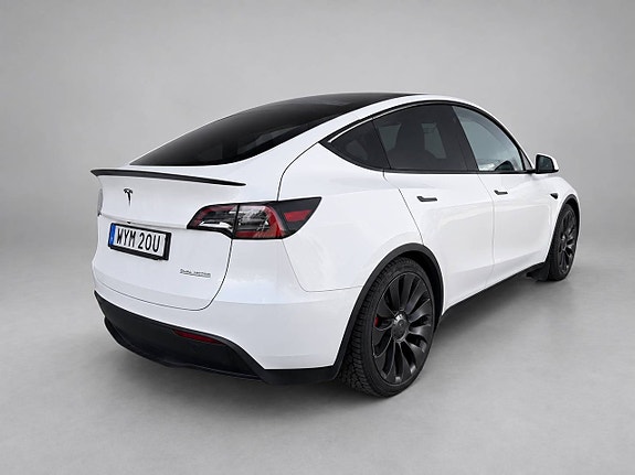 Tesla Model Y 7 of 10