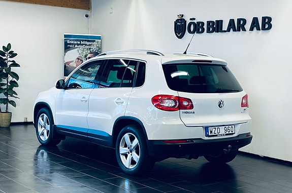 Volkswagen Tiguan 3 of 12
