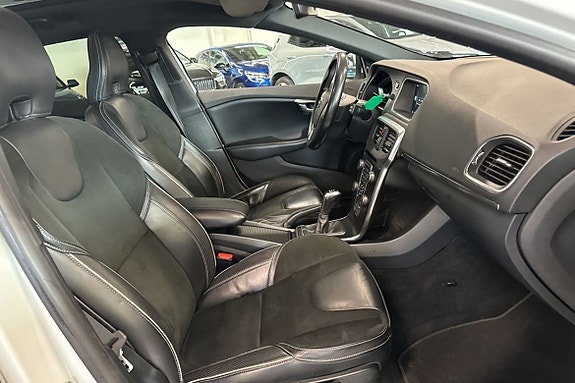 Volvo V40 19 of 22