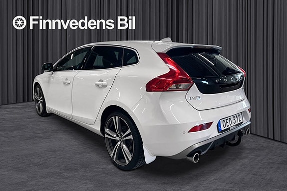 Volvo V40 3 of 22