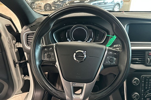 Volvo V40 11 of 22