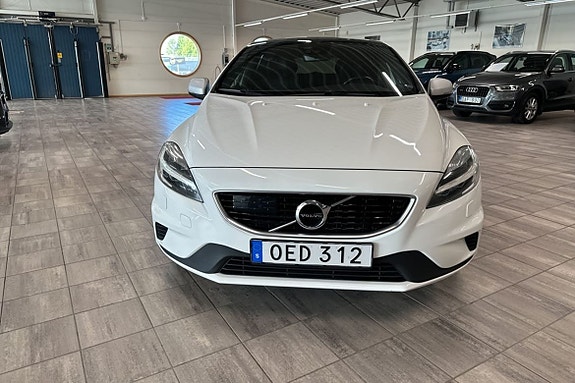 Volvo V40 7 of 22