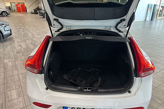 Volvo V40 17 of 22