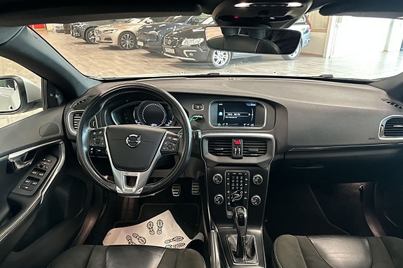 Volvo V40 16 of 22