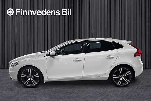 Volvo V40 2 of 22