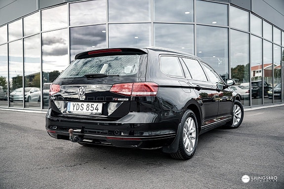 Volkswagen Passat 2 of 8
