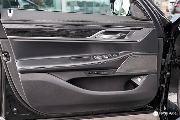 BMW 745Le 5 of 18