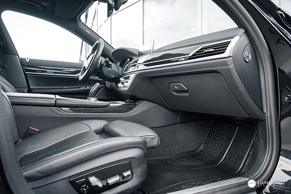 BMW 745Le 18 of 18