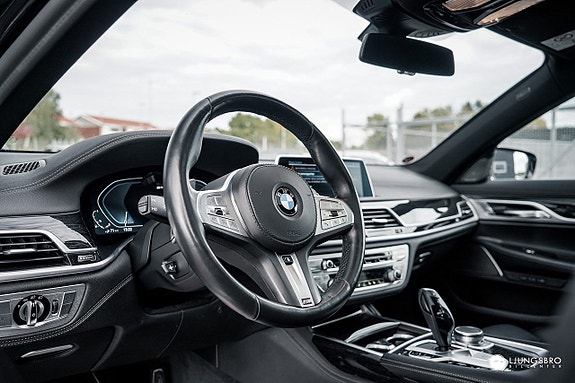 BMW 745Le 8 of 18