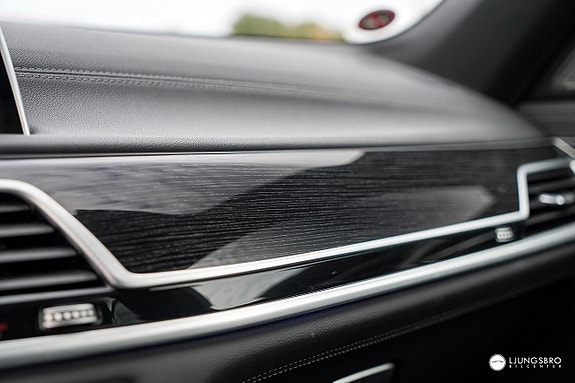 BMW 745Le 10 of 18