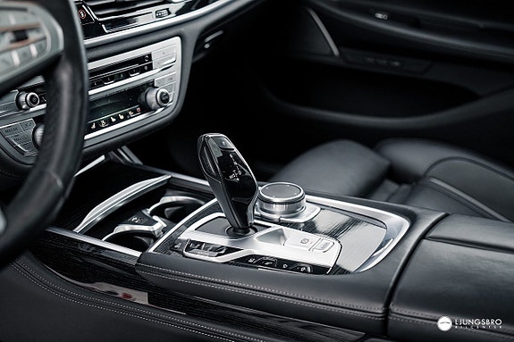 BMW 745Le 9 of 18