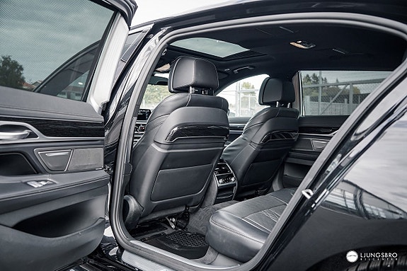 BMW 745Le 15 of 18