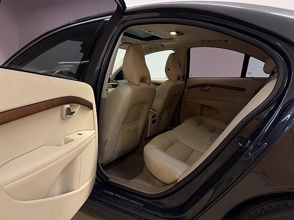 Volvo S80 9 of 22