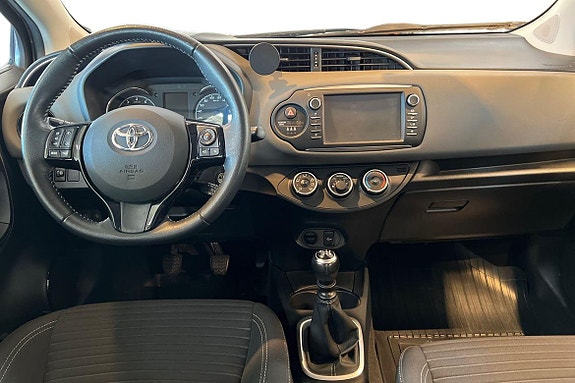 Toyota Yaris 7 of 18