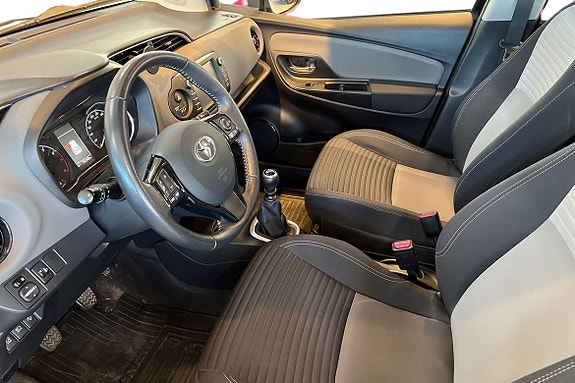 Toyota Yaris 11 of 18