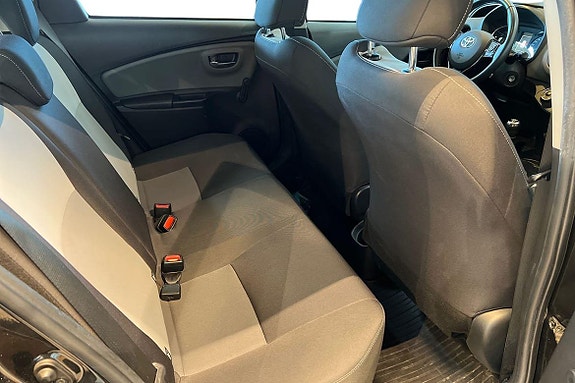 Toyota Yaris 6 of 18