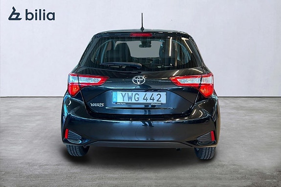 Toyota Yaris 4 of 18