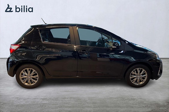 Toyota Yaris 15 of 18