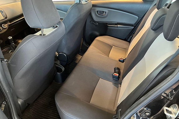 Toyota Yaris 10 of 18