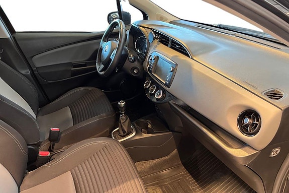 Toyota Yaris 5 of 18