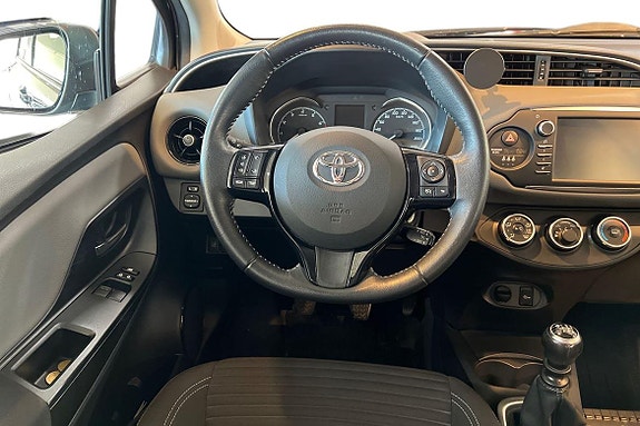 Toyota Yaris 8 of 18