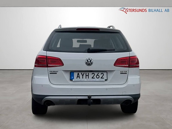 Volkswagen Passat Alltrack 5 of 12