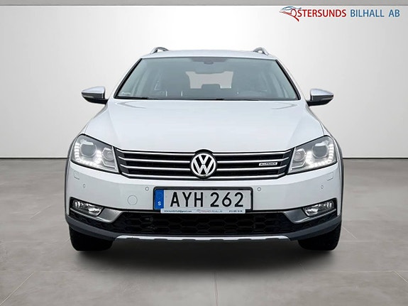 Volkswagen Passat Alltrack 2 of 12