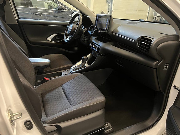 Toyota Yaris 9 of 21