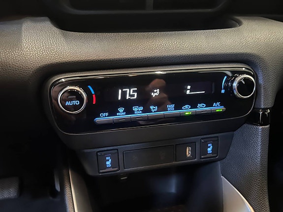 Toyota Yaris 19 of 21