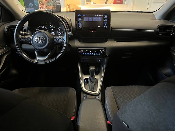 Toyota Yaris 8 of 21