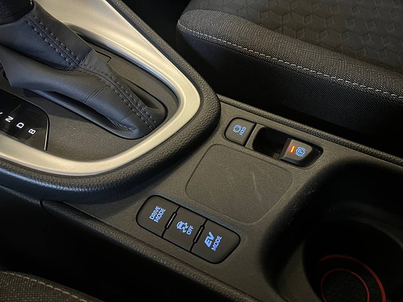 Toyota Yaris 18 of 21