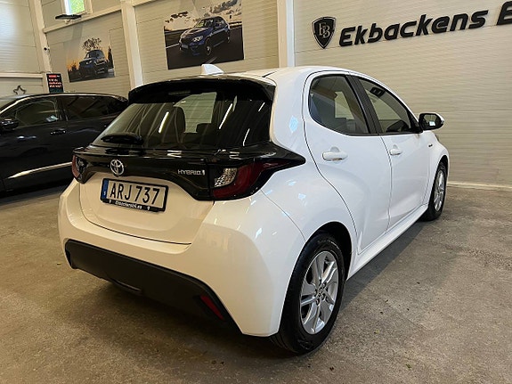 Toyota Yaris 4 of 21