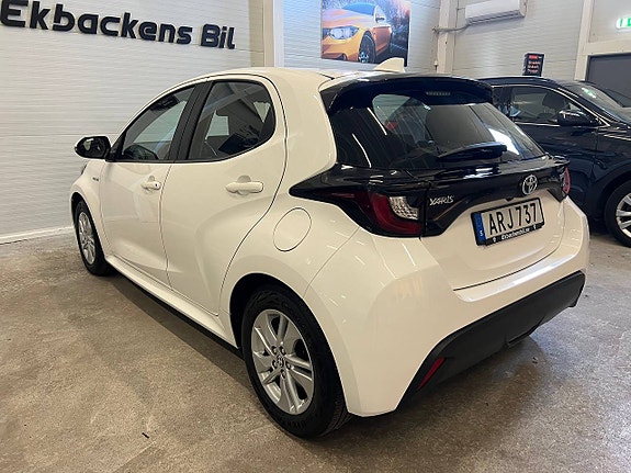Toyota Yaris 6 of 21