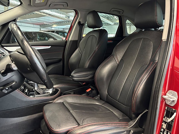 BMW 225i 14 of 28