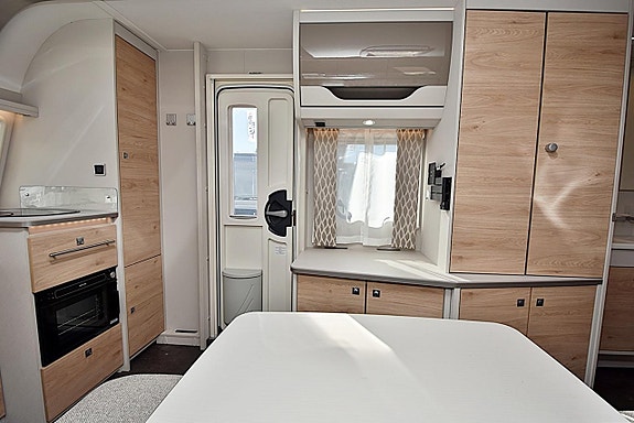 Dethleffs Nomad 490 BLF, Dubbelbädd 9 of 27