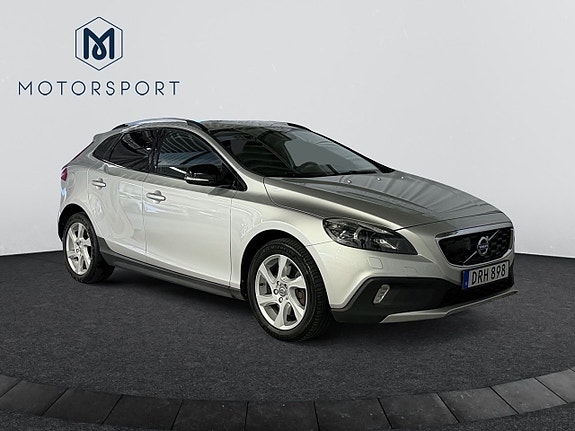 Volvo V40 Cross Country 8 of 24
